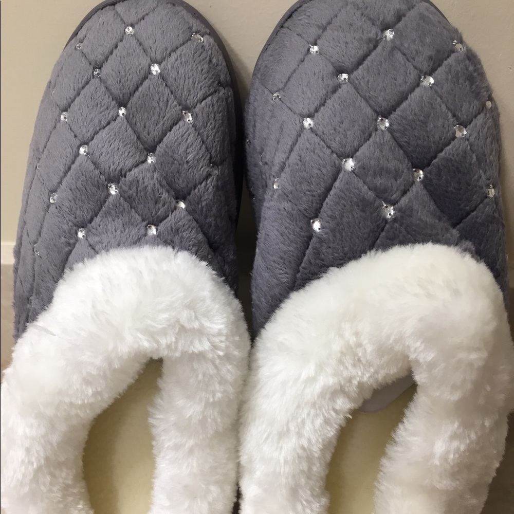 NWOT Avon Rhinestone Embellished Quilted Slippers